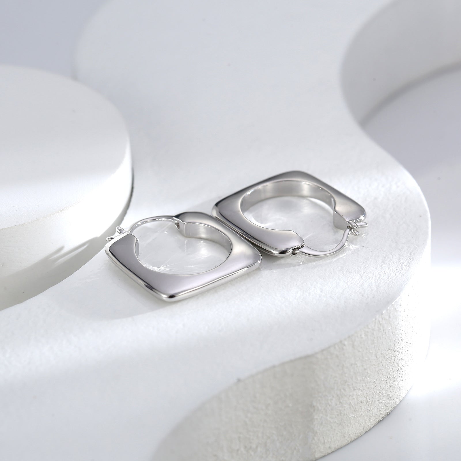 Outer Square And Inner Circle Hollow Out Ear Clip Simple Fashion - Chic Angle